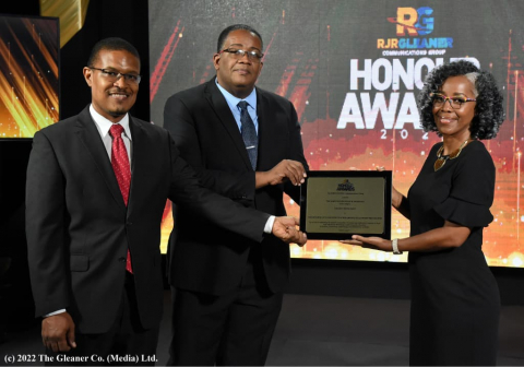 FST Dean and Associate Dean receiving RJRGLEANER Special Honour Award in Education